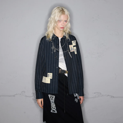 American street style long-sleeve shirt with fun patches, contrasting color stripes, collar, and rivets